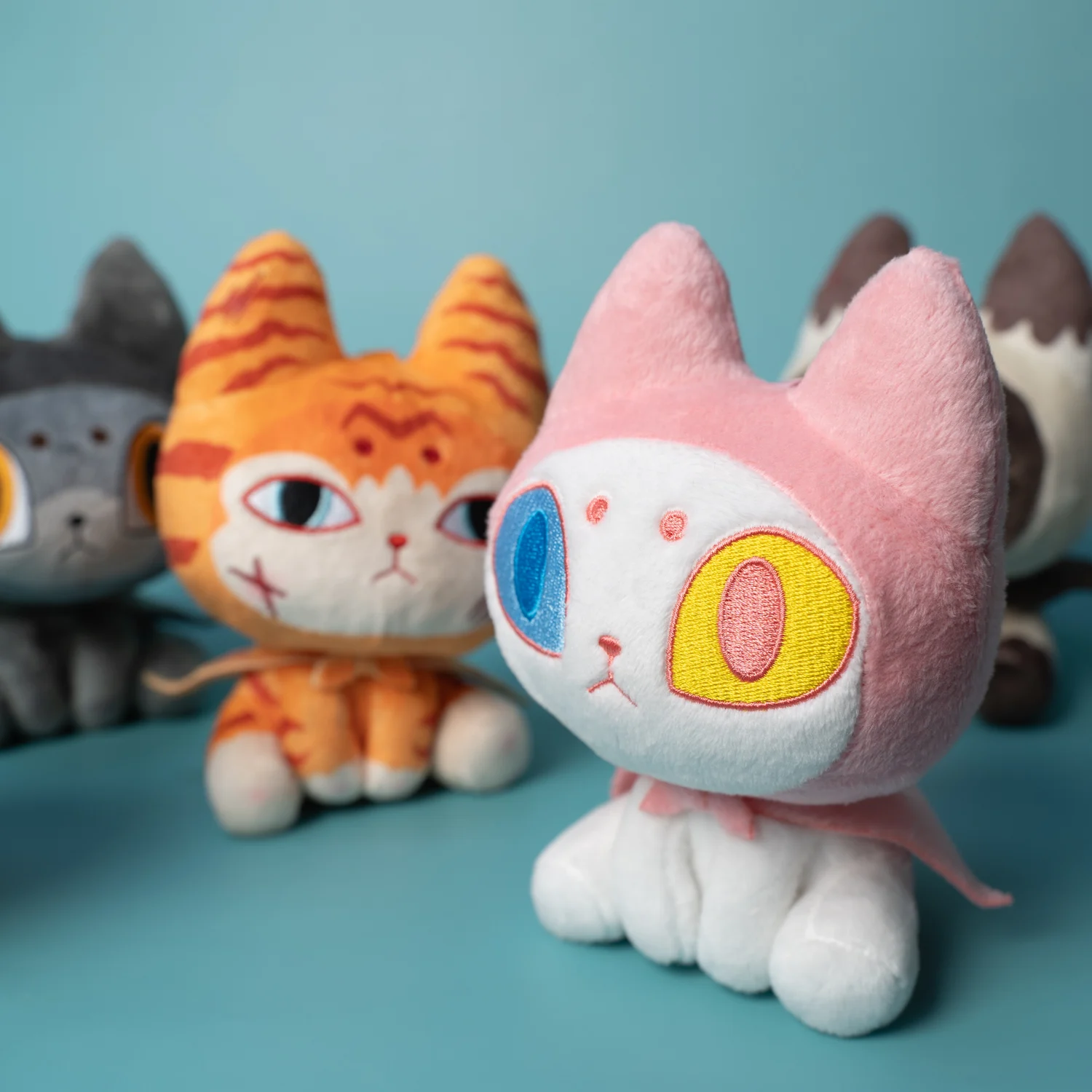 BADMEAW CATTY FLUFFY BLIND BOX Series by Mueanfun Sapanake x Unbox Industries