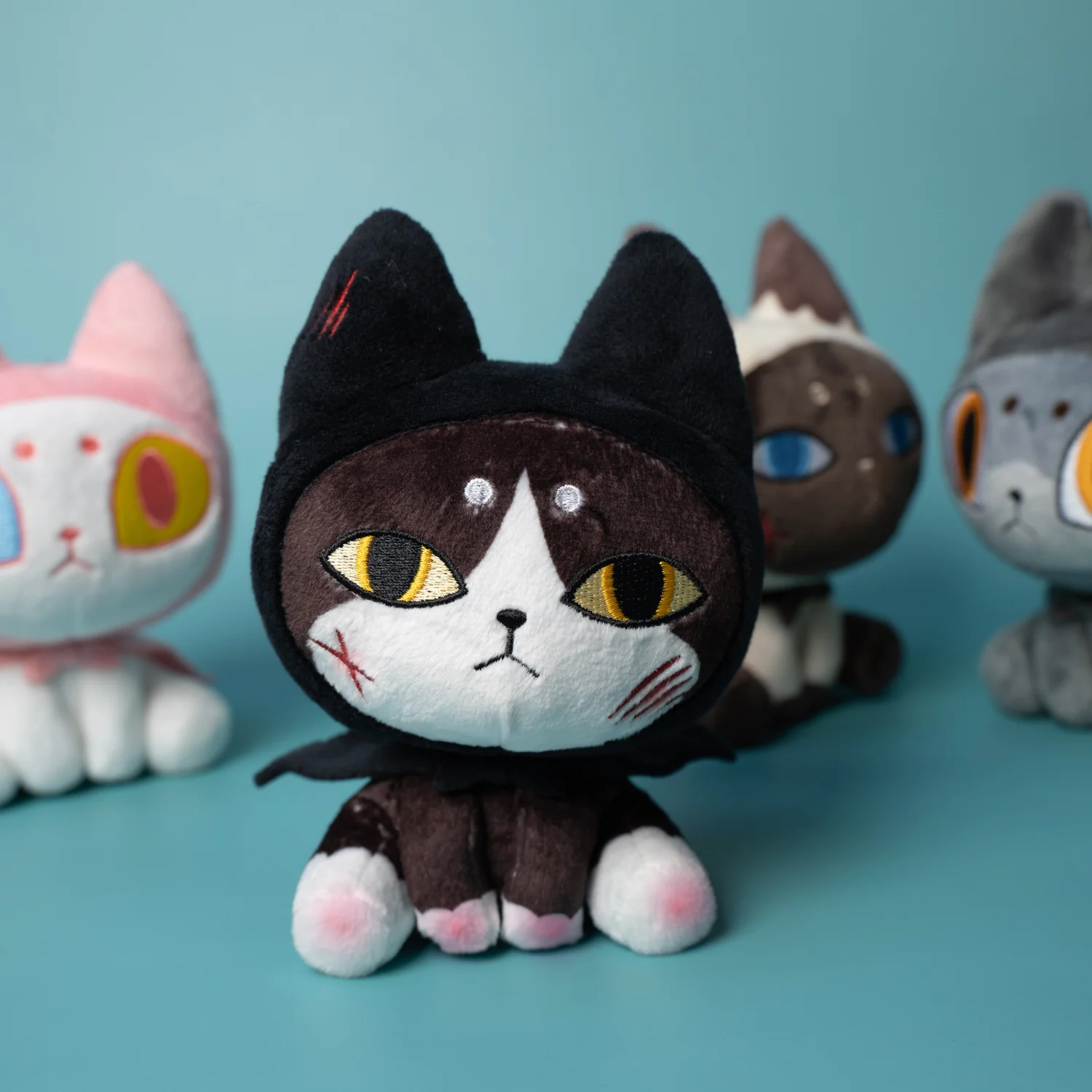 BADMEAW CATTY FLUFFY BLIND BOX Series by Mueanfun Sapanake x Unbox Industries