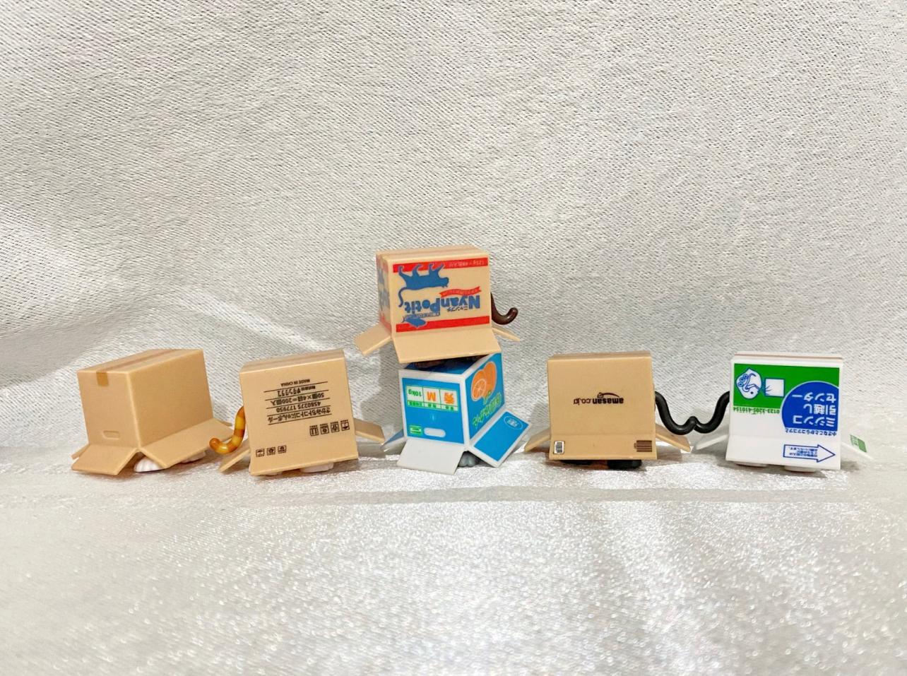 WALKING CARDBOARD CAT