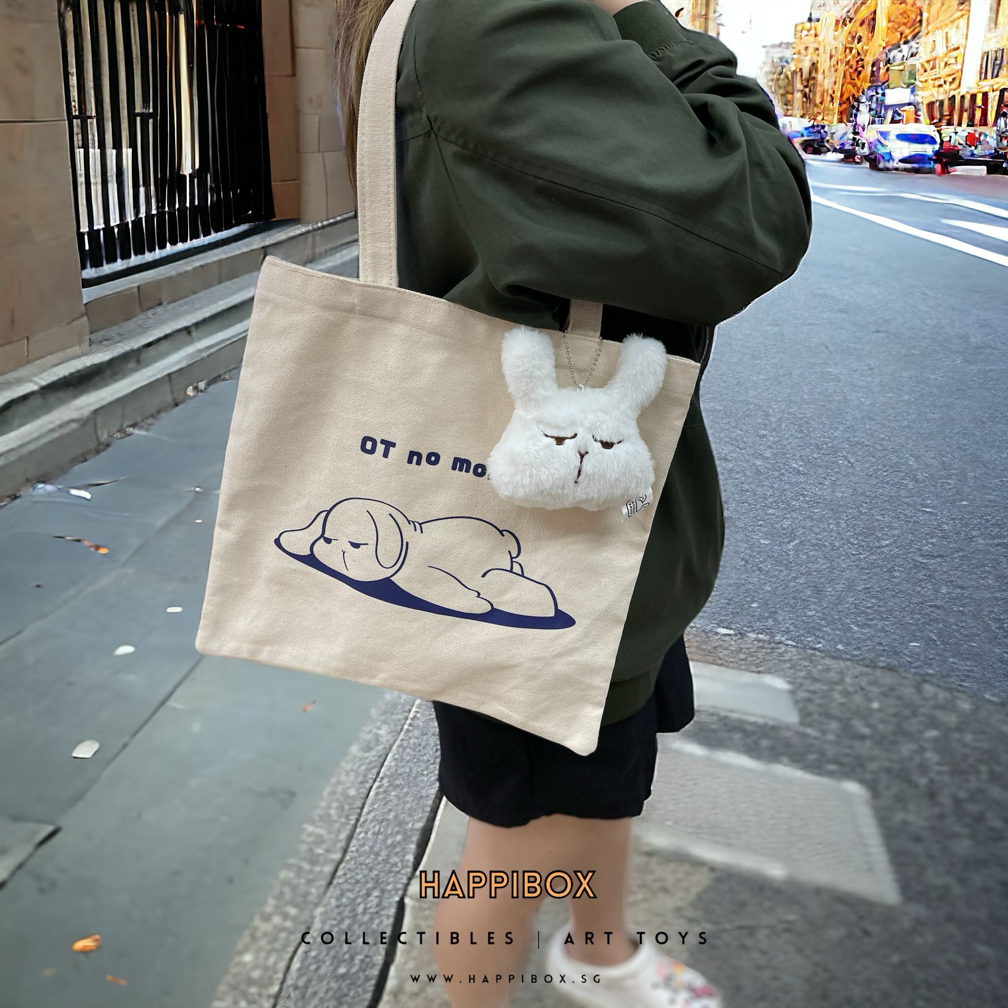 BRUCE KEYCHAIN CHARM