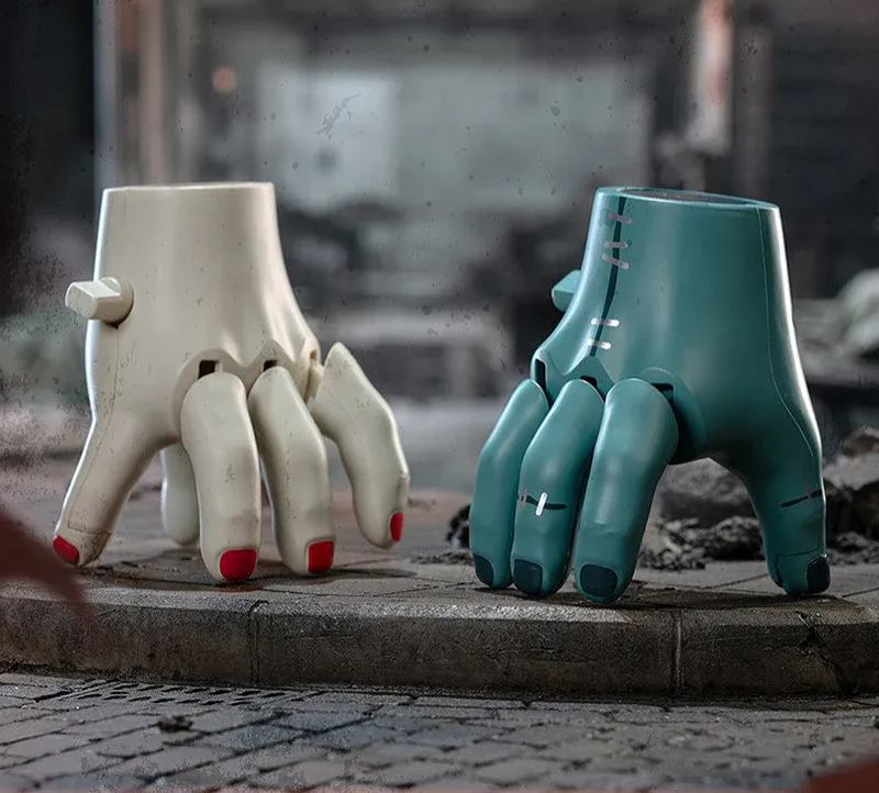 STRANGER HANDS QUESERA SERIES