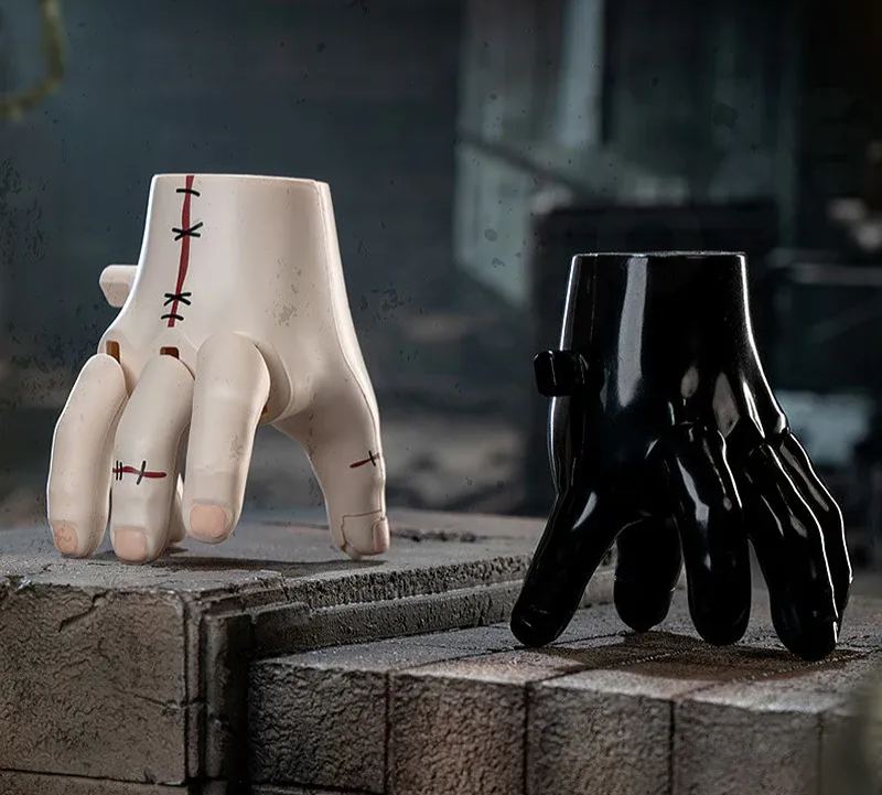 STRANGER HANDS QUESERA SERIES