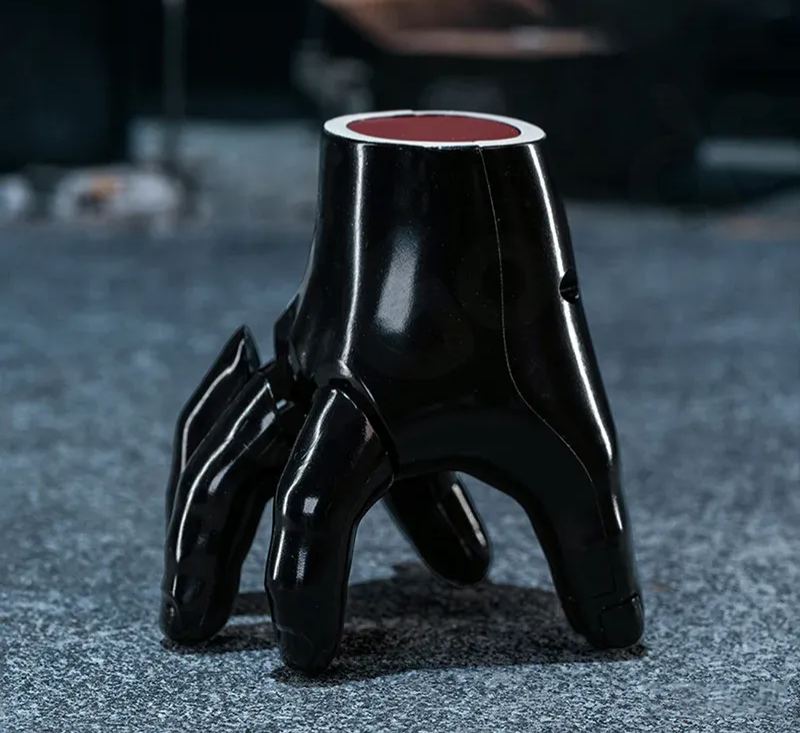 STRANGER HANDS QUESERA SERIES