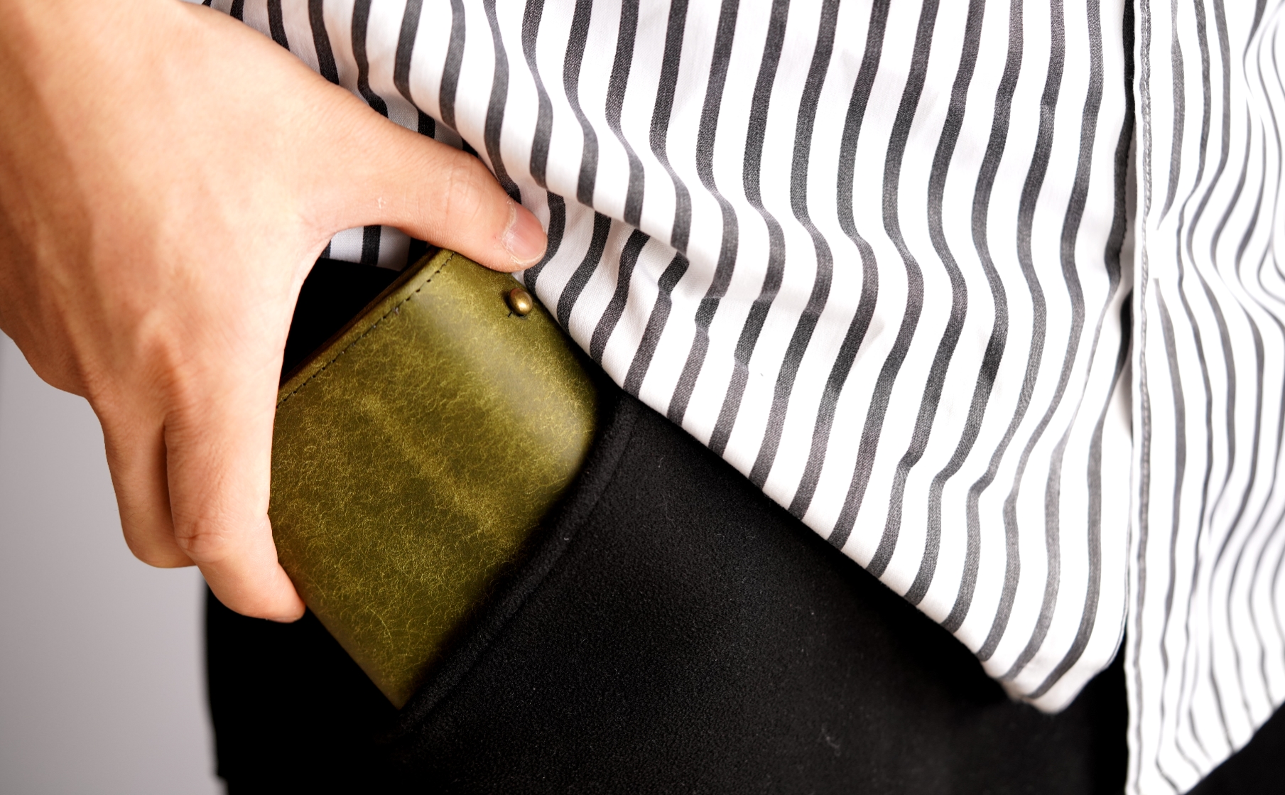 （これは模倣品）m+ 財布 エムピウの二つ折り財布 millefoglie P25 ミッレフォッリエ2 箱型の小銭入れ pueblo