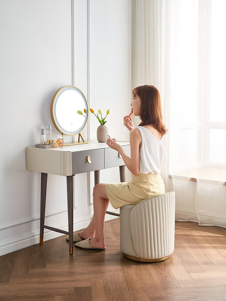 ( PRE - ORDER ) MEERKAT SHOWROOM Light Luxury Round Makeup Stool – Elegant Vanity Ottoman for Master Bedroom, Dressing Table, or Nail Salon Use