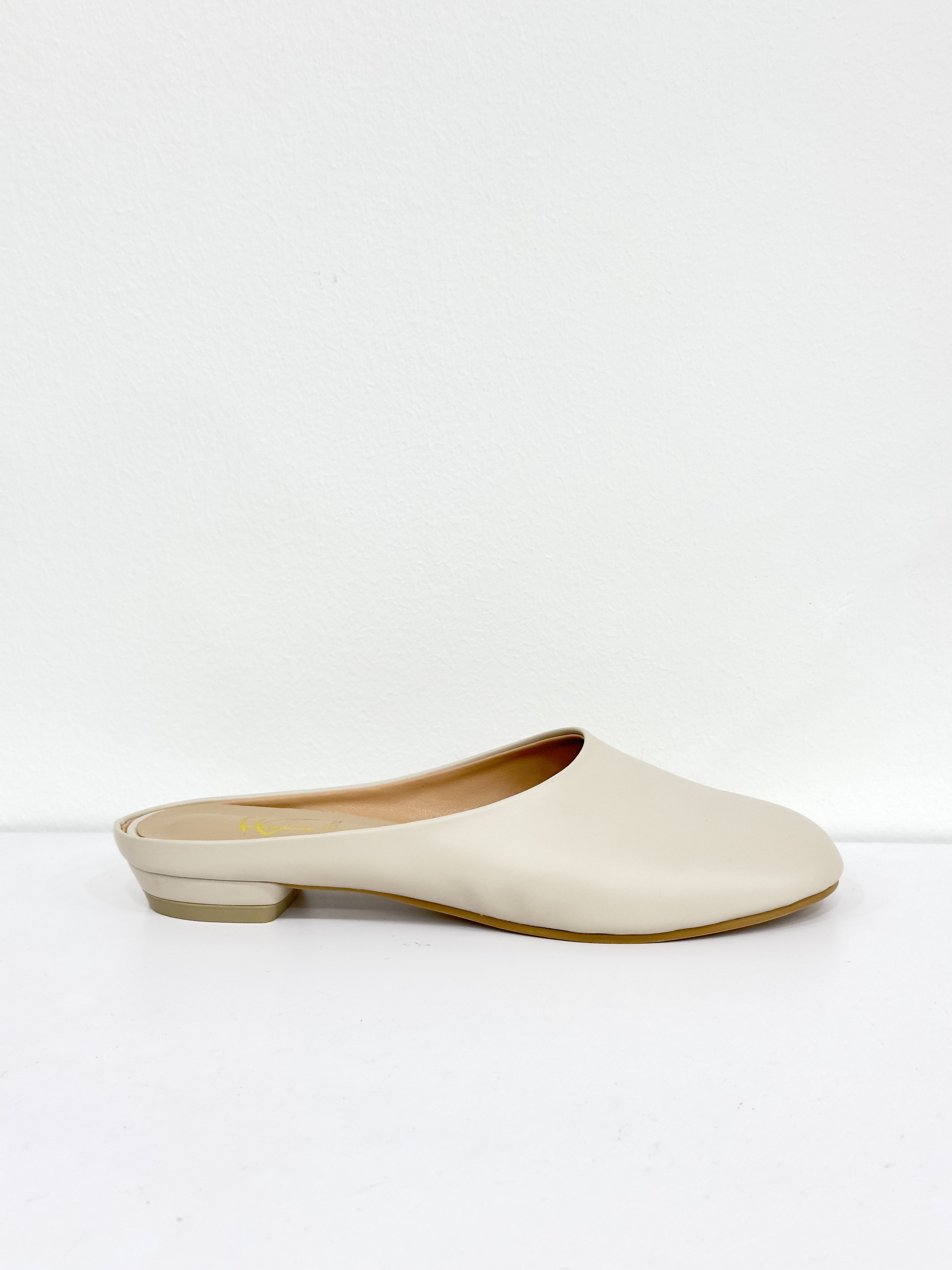 Qistina Round Toe Flat Mules
