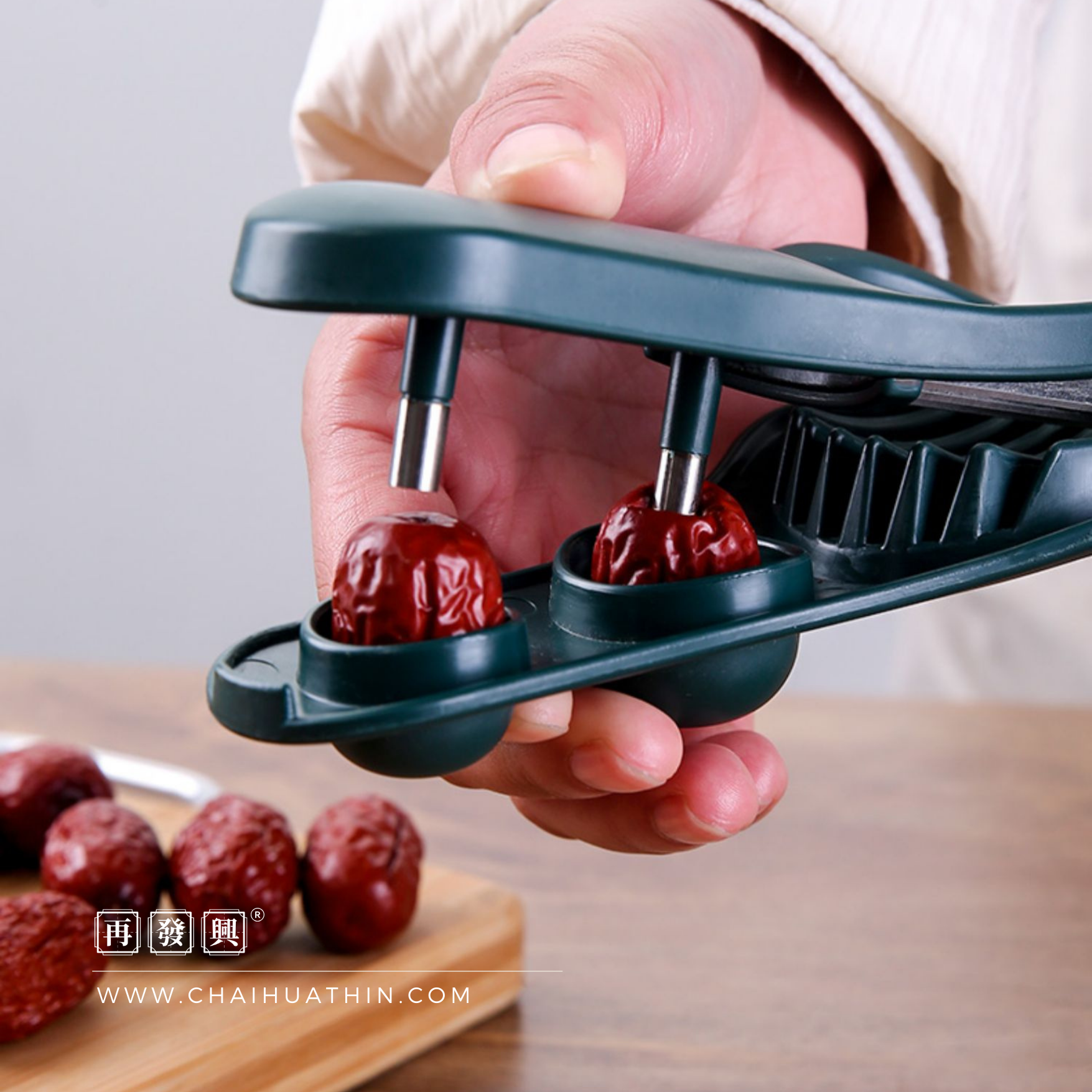 PRE ORDER DEAL: Red Date Seed Remover Tool 二合一大小通用红枣去胡心机