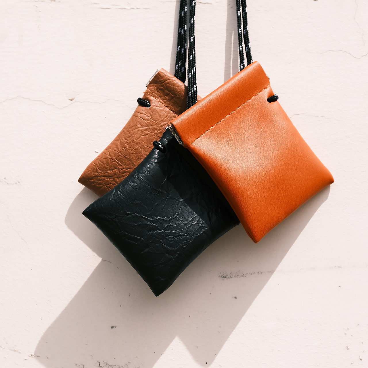 復古人工PU適用airpods耳機包挂繩零錢皮包-Retro's Wear