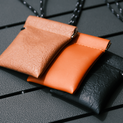 復古人工PU適用airpods耳機包挂繩零錢皮包-Retro's Wear