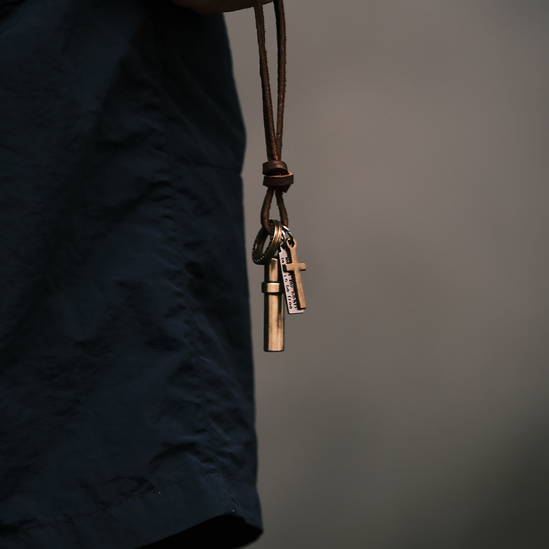 美式復古金屬求生哨子戰術戶外項鍊皮鏈露營吊墜配飾-Retro's Wear