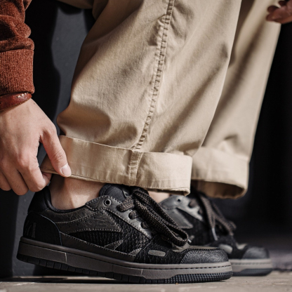 蛇年黑曼巴新款男鞋秋冬低幫防滑平底百搭設計感黑色休閒板鞋