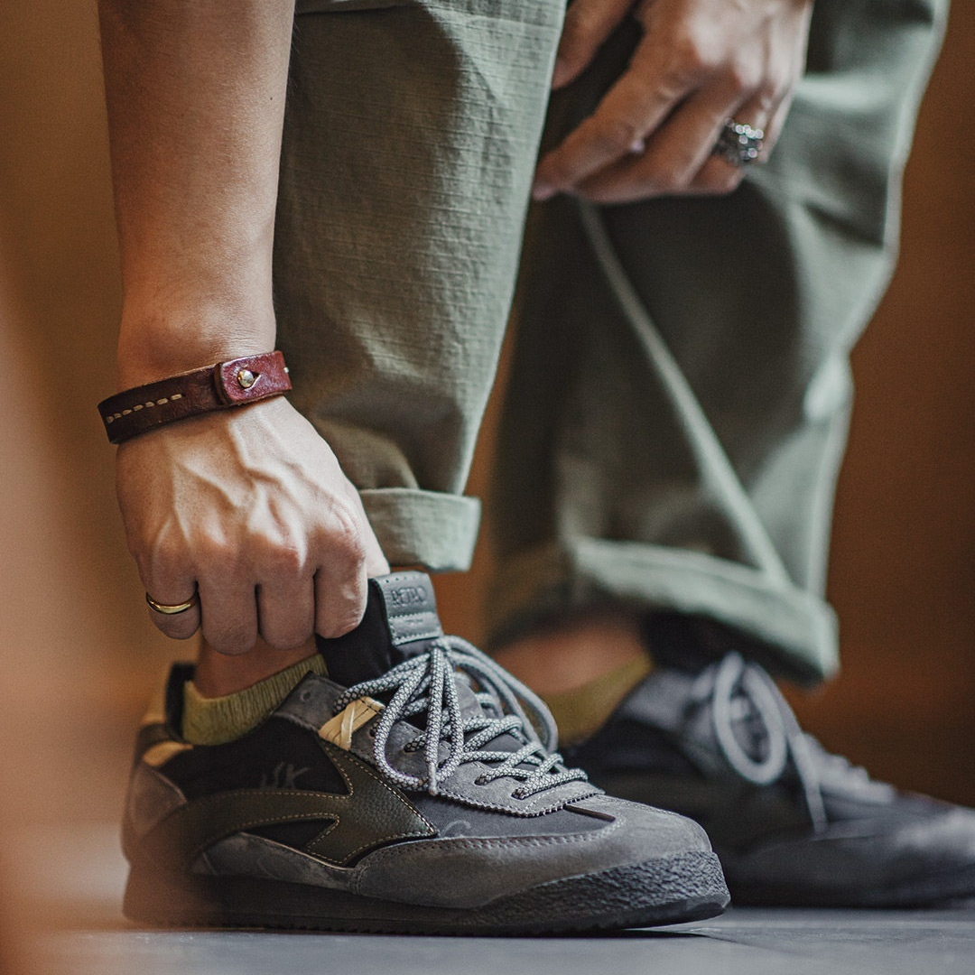 翼裝慢跑鞋男生2025新款復古休閒運動低幫薄底黑色德訓阿甘鞋