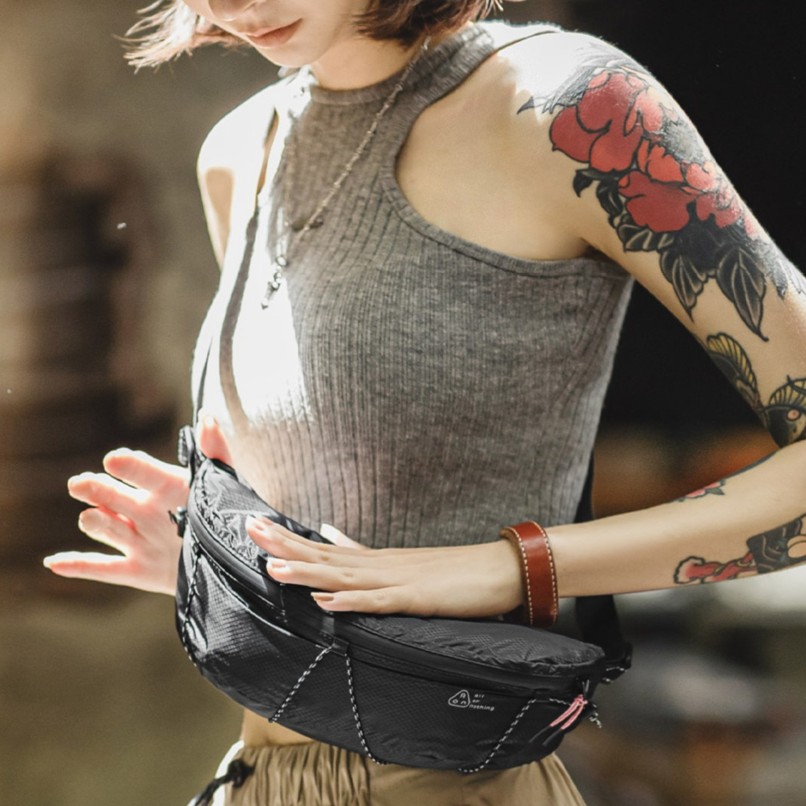 女士山系機能斜挎包戶外手機腰包機車黑色胸包騎行手拿包