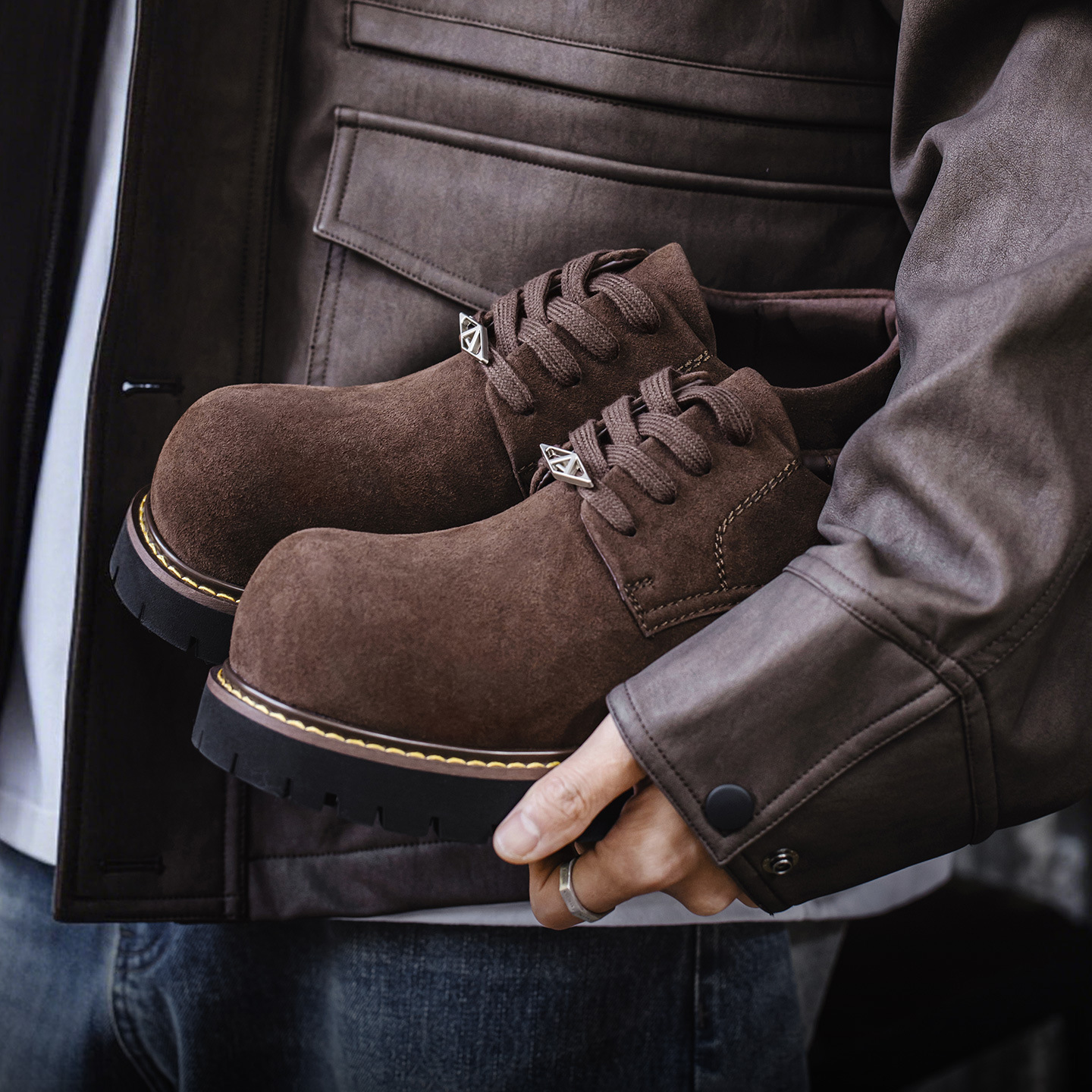 棕色德比鞋男款2025新款秋季低幫大黃靴厚底增高大頭工裝皮鞋