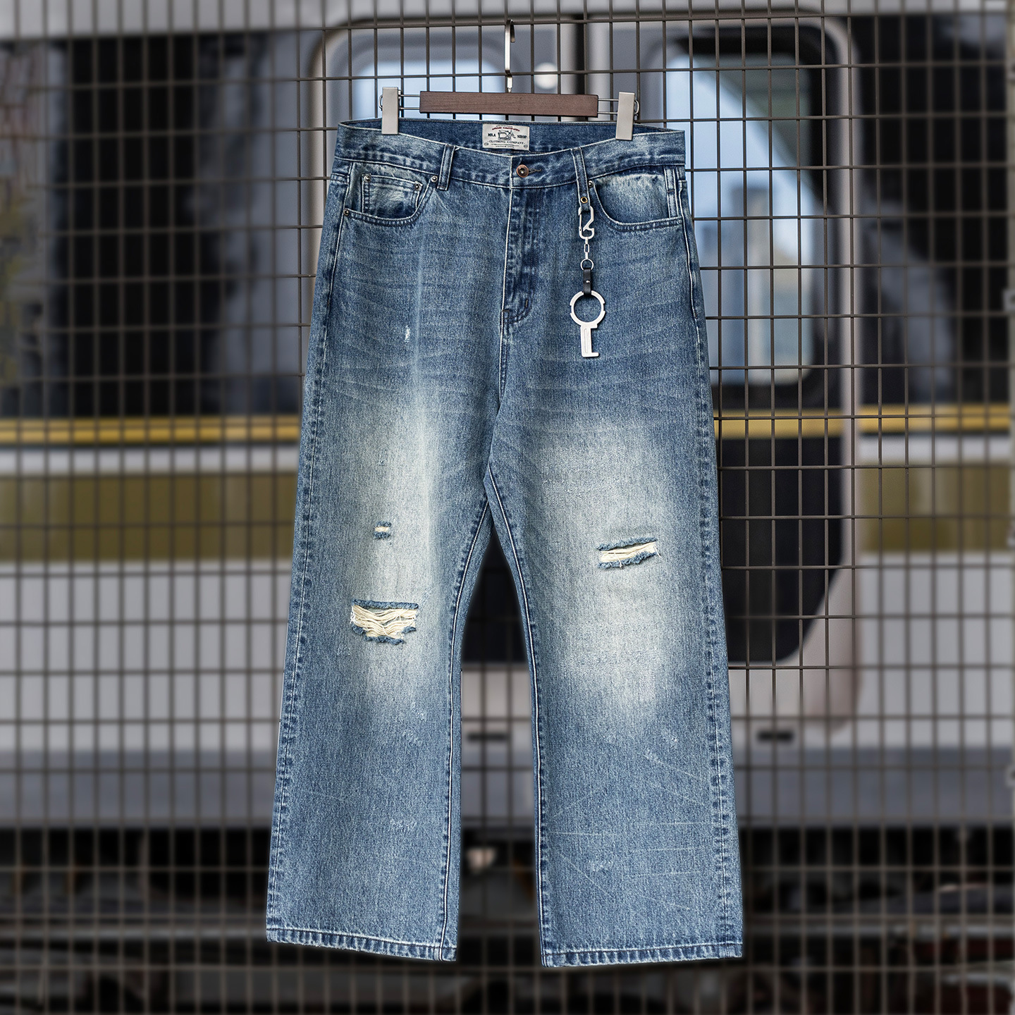 MRA復古內華達水洗猫須直筒軟牛仔褲不規則破洞淺藍長褲男秋