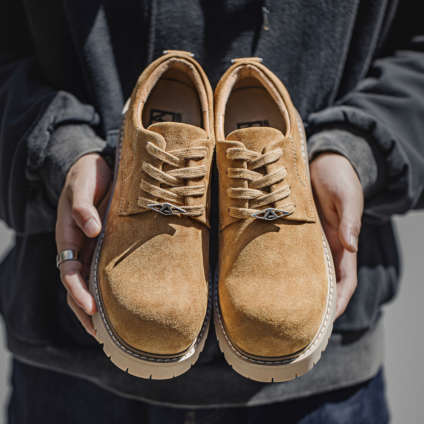 棕色德比鞋男款2025新款秋季低幫大黃靴厚底增高大頭工裝皮鞋