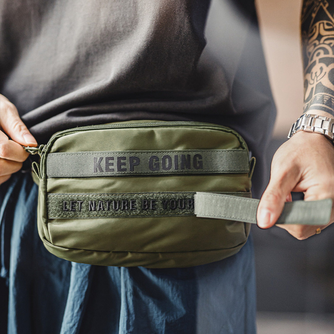 美式軍綠色斜跨小包隨行單肩通勤手提快速反應包包男款