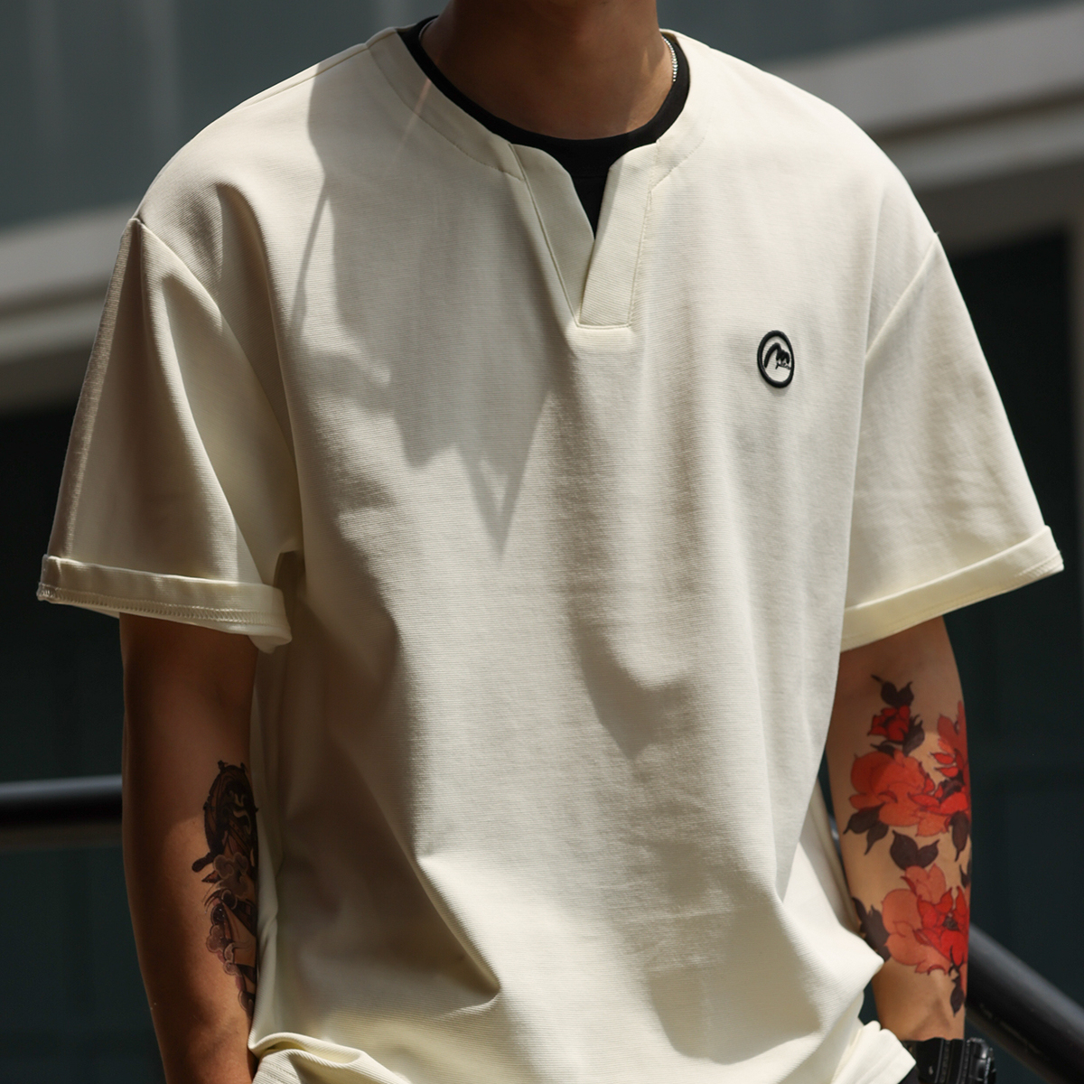 美式假兩件V型領設計短袖T恤男220g涼感休閒刺繡打底衫