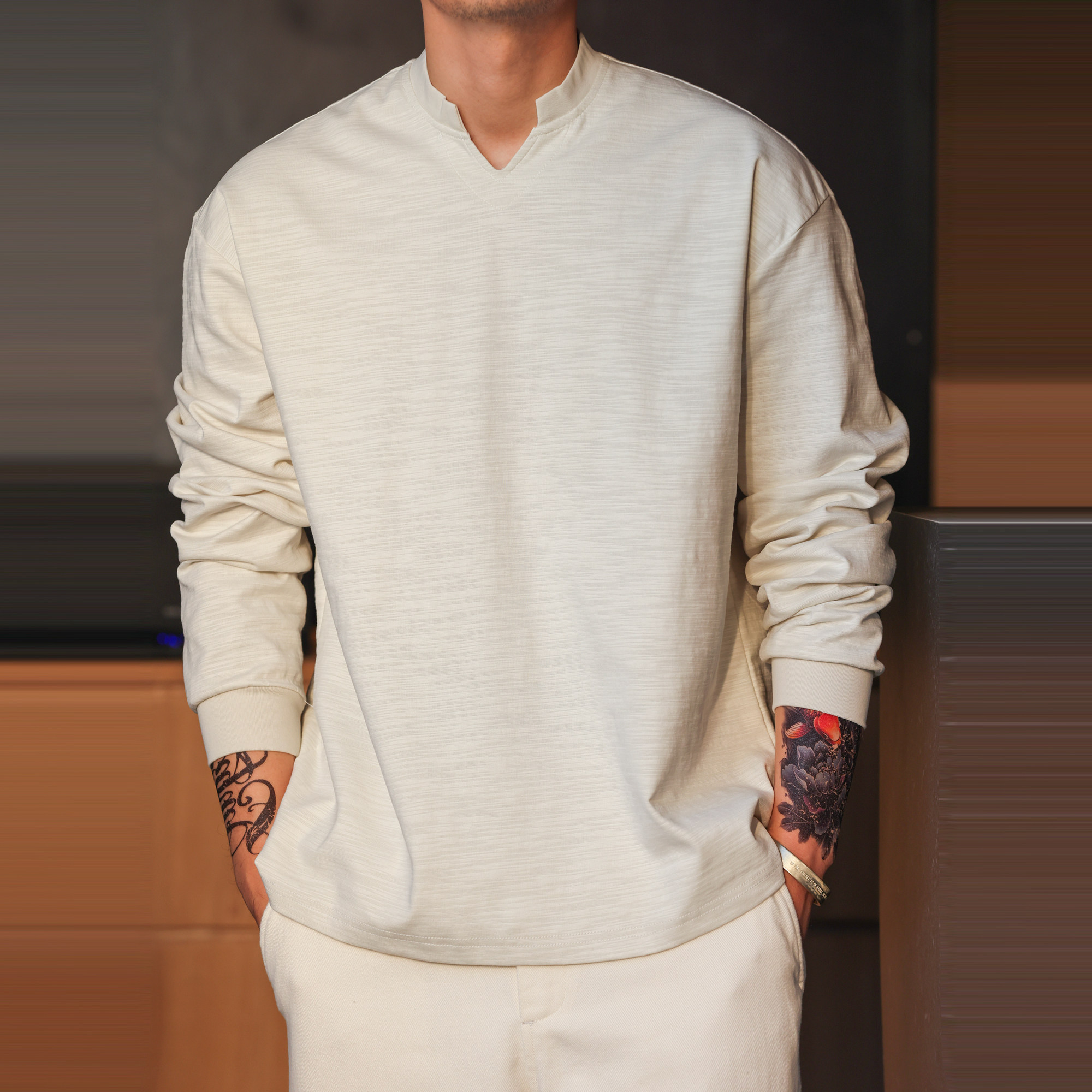 美式休閒竹節紗小V領長袖T恤男寬鬆簡約慵懶感打底衫春