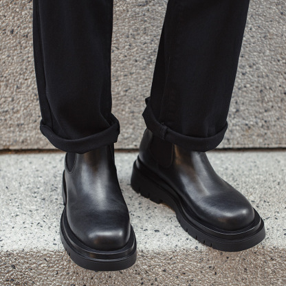 切爾西靴德比鞋男秋冬一脚蹬厚底增高休閒黑色真皮短靴馬丁靴-Retro's Wear