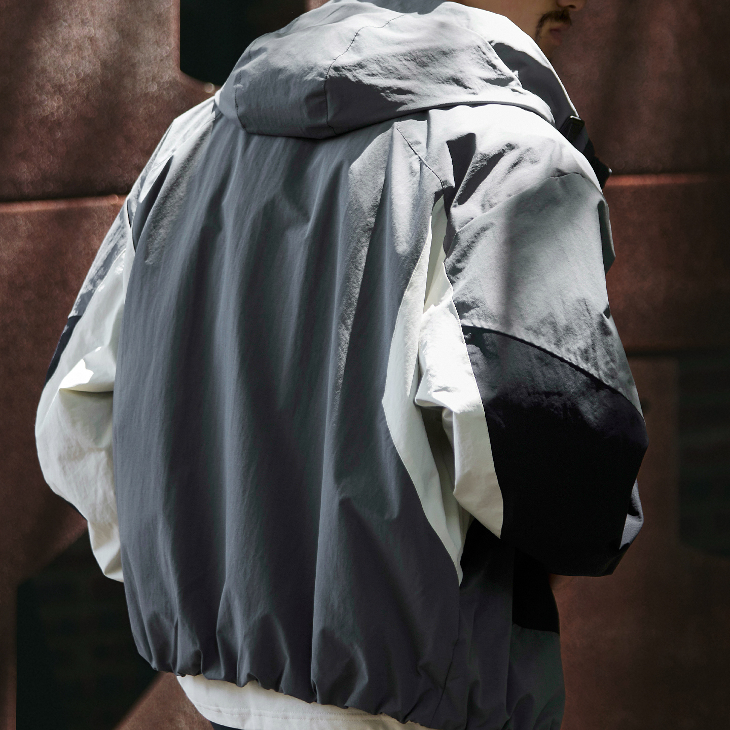 撞色拼接運動風衝鋒衣夾克男2025秋季新款寬鬆連帽防風工裝外套