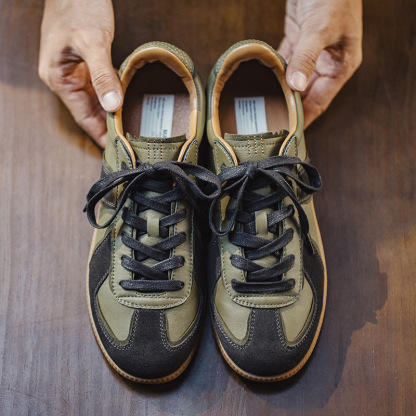 馬登德訓鞋男款秋季新款低幫板鞋橄欖綠羊皮休閒鞋復古運動鞋子-Retro's Wear
