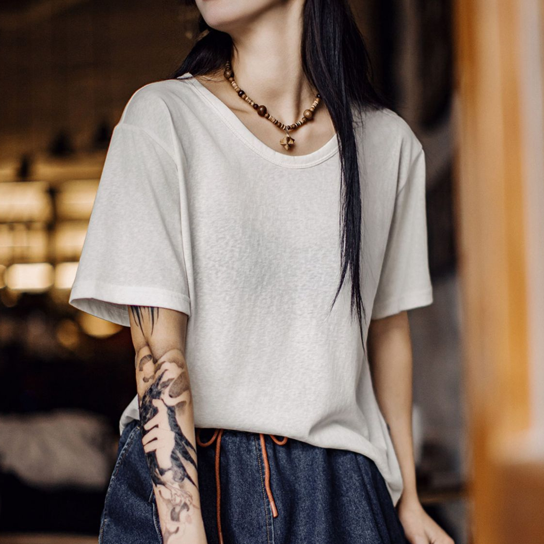 夏日象牙白輕薄基礎T恤微落肩肌理感內搭小心機微透短袖女