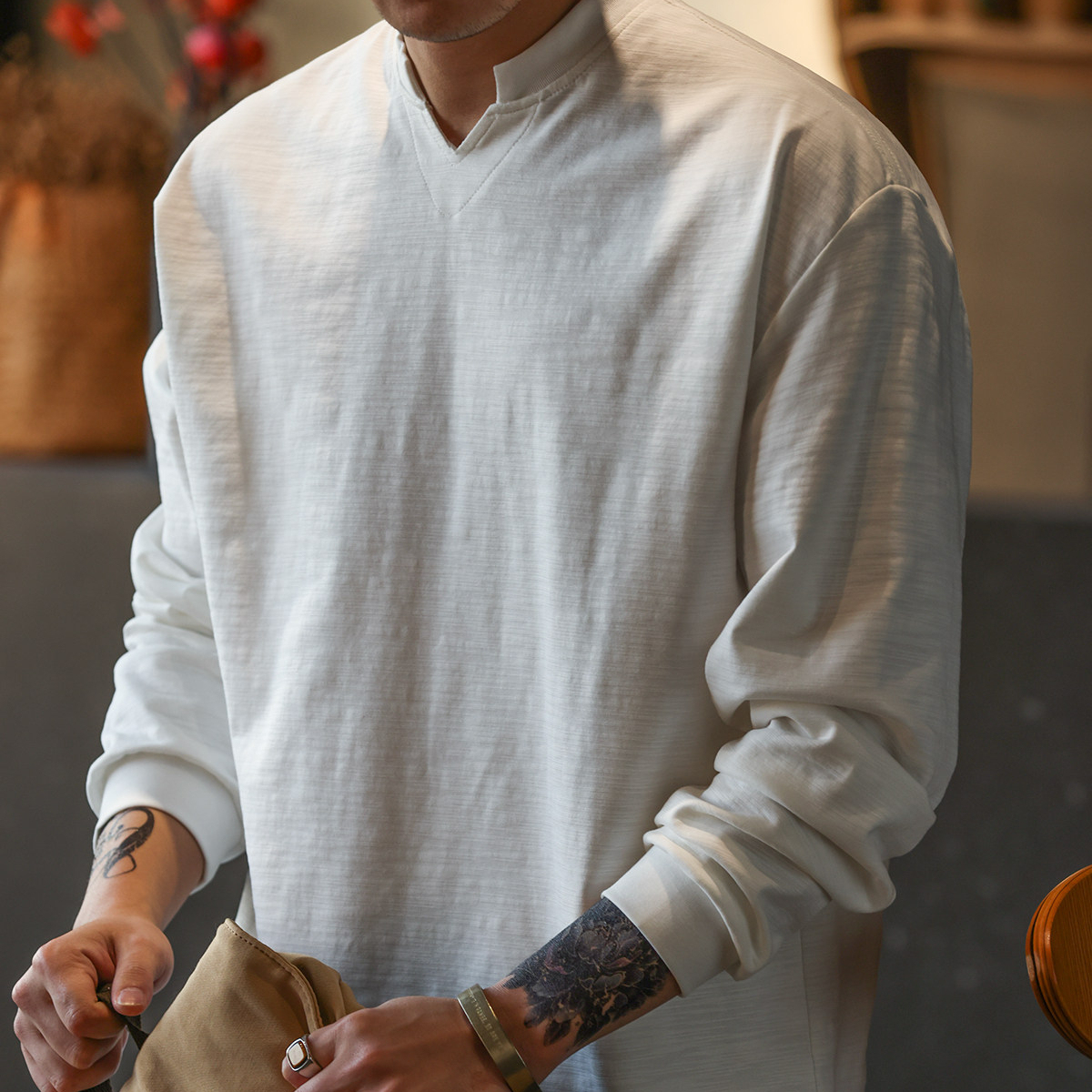 美式休閒竹節紗小V領長袖T恤男寬鬆簡約慵懶感打底衫春