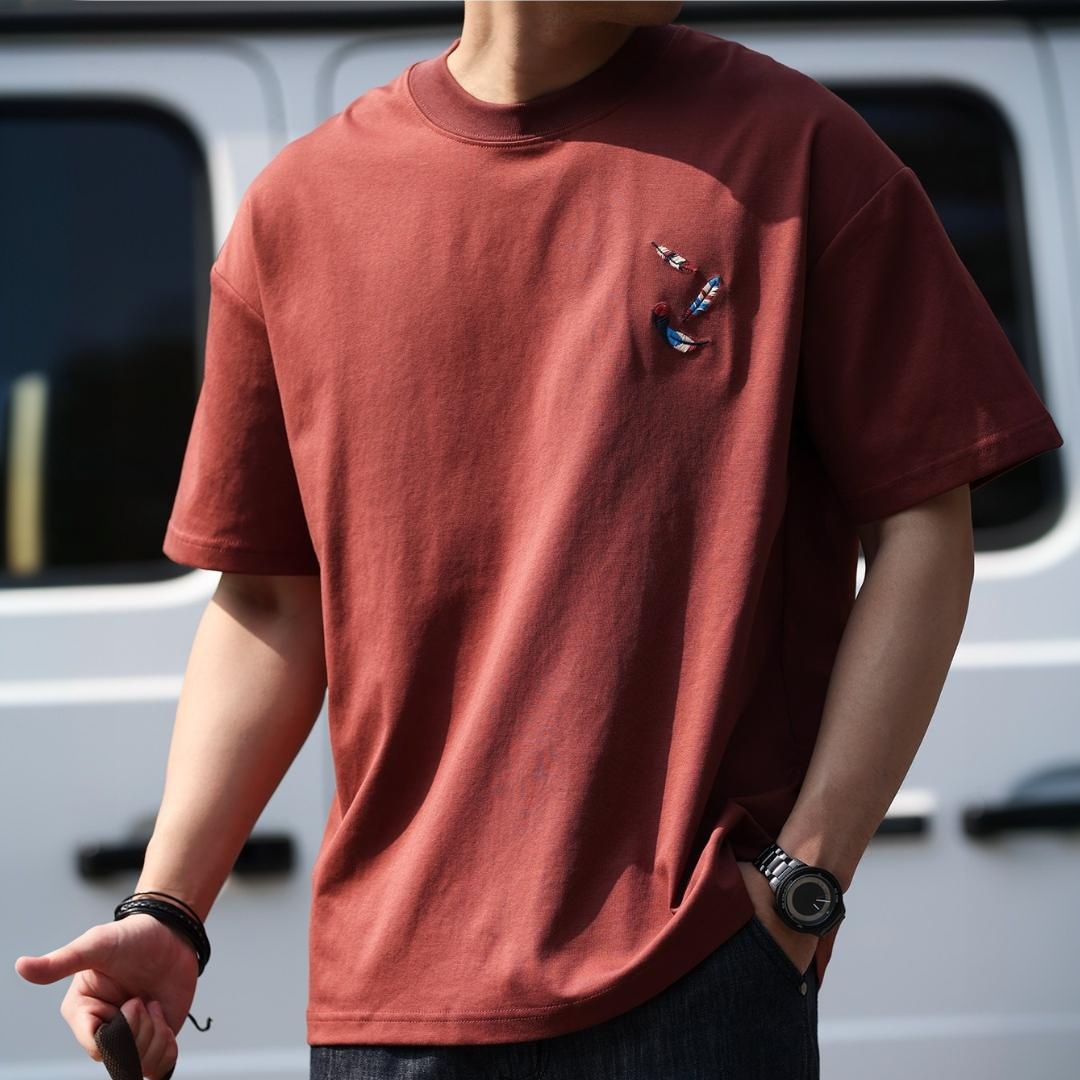 安可拉紅220g羽毛刺繡短袖T恤男美式休閒簡約圓領打底衫