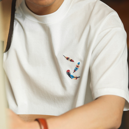 安可拉紅220g羽毛刺繡短袖T恤男美式休閒簡約圓領打底衫