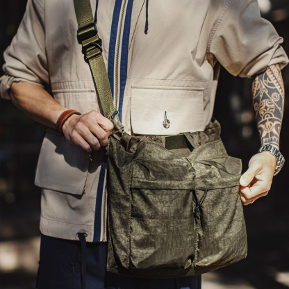 美式復古飛行員頭盔包大容量斜挎包迷彩尼龍手提包包男款