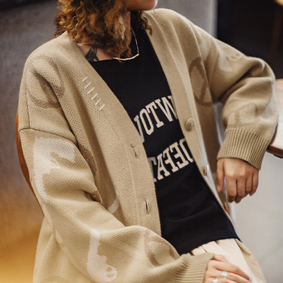 復古卡其色大V領寬鬆外穿毛衣提花針織開衫外套上衣女士秋冬