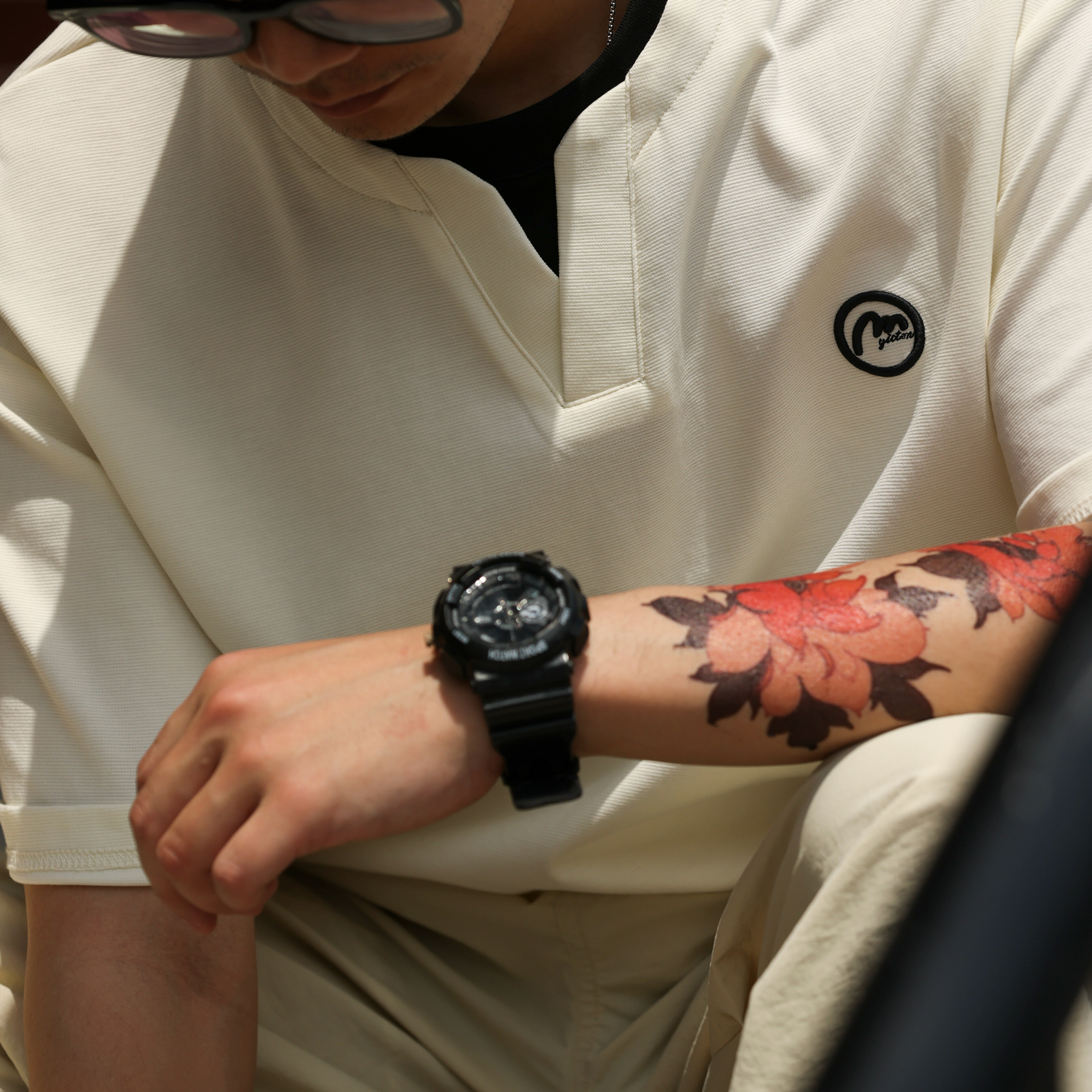 美式假兩件V型領設計短袖T恤男220g涼感休閒刺繡打底衫