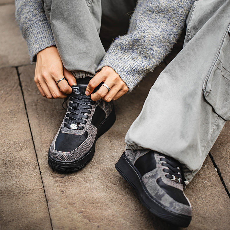 黑曼巴空軍板鞋男2025秋季新款厚底運動休閒鞋百搭復古小黑鞋