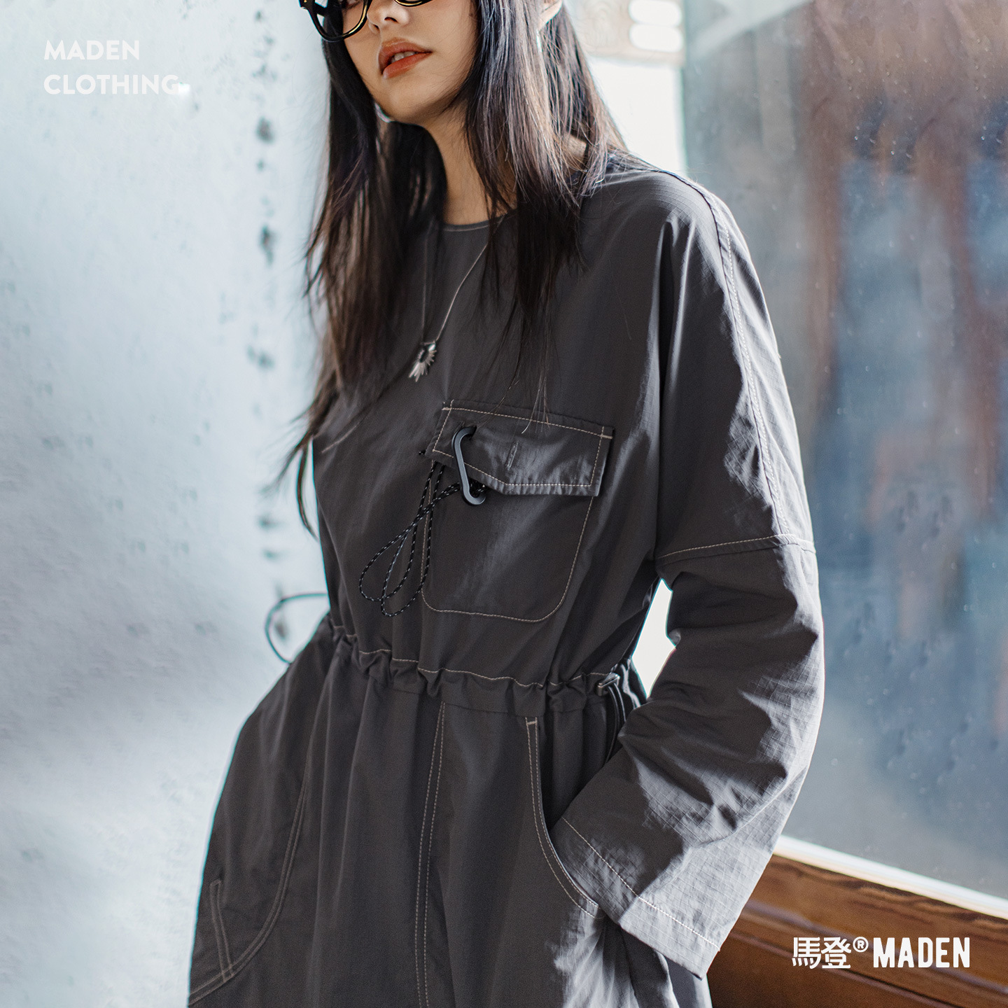 落肩薄款寬鬆中袖七分長袖裙子山系工裝風收腰連衣裙女士早秋