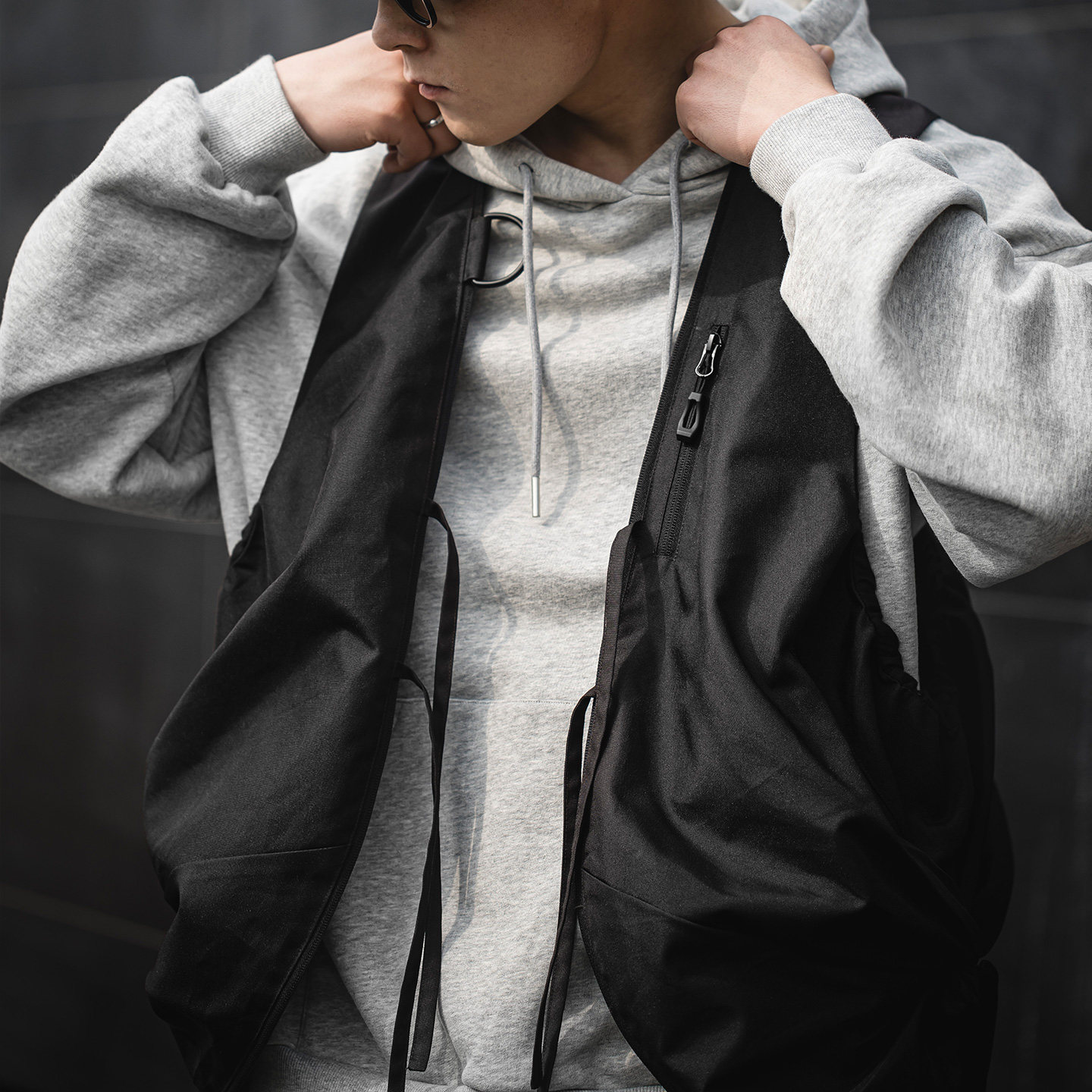 MRA 多功能戰術馬甲包無袖坎肩背心戶外機能挎包外套男春秋