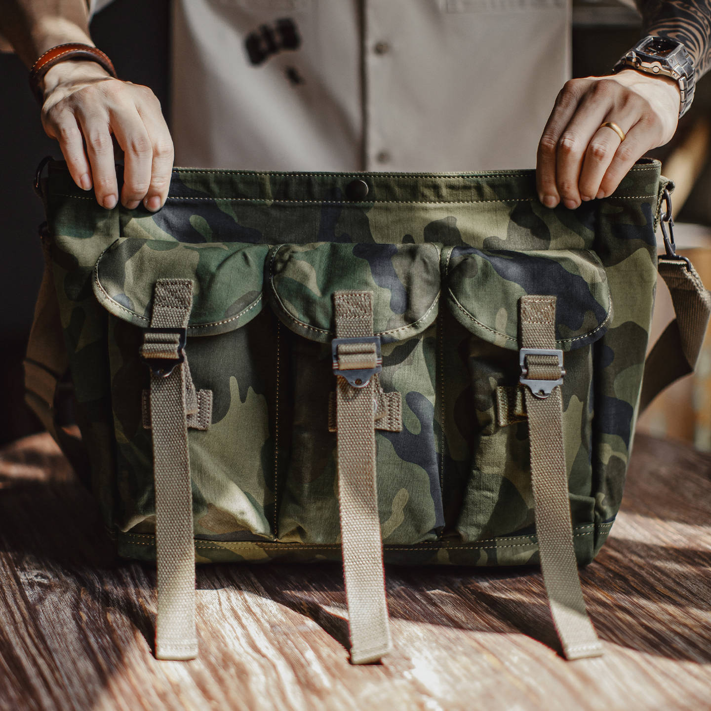 美式迷彩戰術挎包戶外訓練從林單肩包大容量手提郵差包男