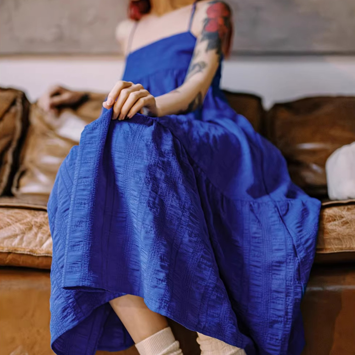 解構感褶皺泡泡紗吊帶連衣裙克萊因藍冷淡系大擺A字裙子夏女