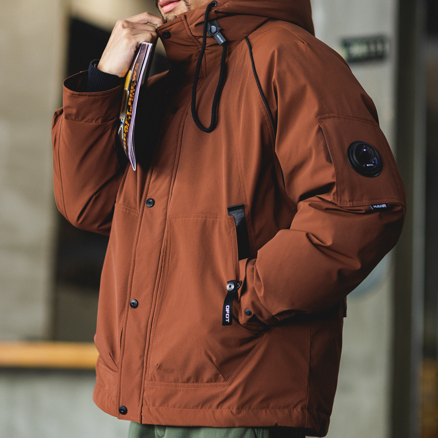 90白鴨絨磚紅色連帽羽絨服男2025冬季新款寬鬆保暖工裝衝鋒衣外套