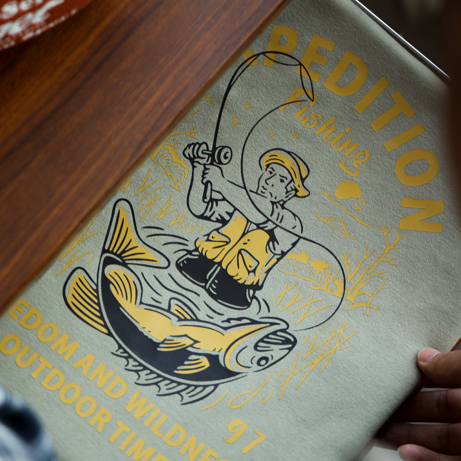 美式復古300g重磅長袖T恤男小領口釣魚印花灰綠色打底衫