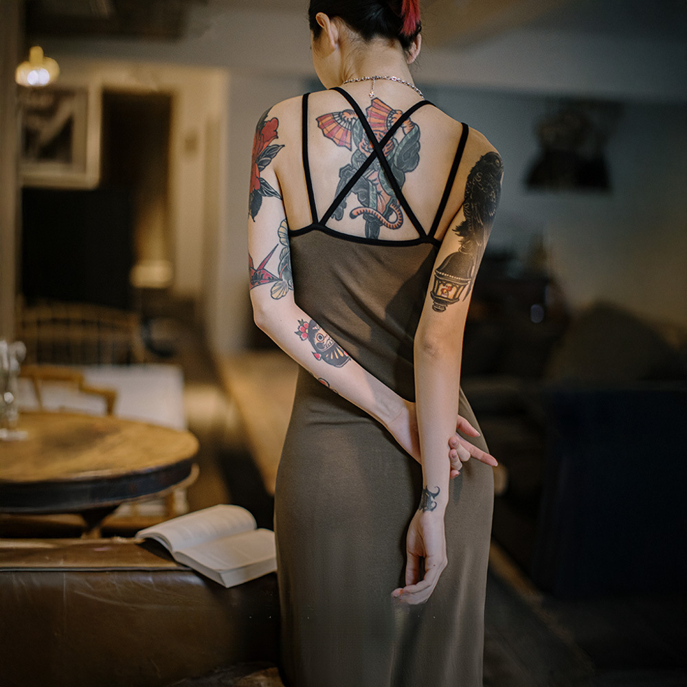 格雷系卡戴珊修身交叉吊帶背心連衣裙無袖露背U領針織長裙春