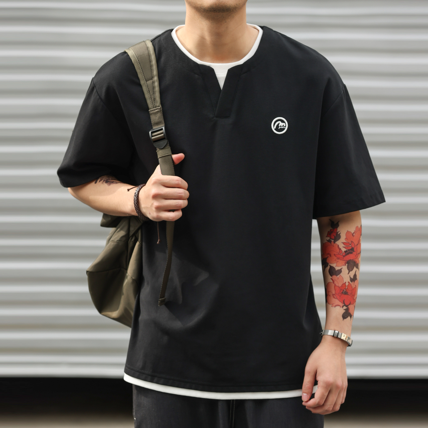 美式假兩件V型領設計短袖T恤男220g涼感休閒刺繡打底衫