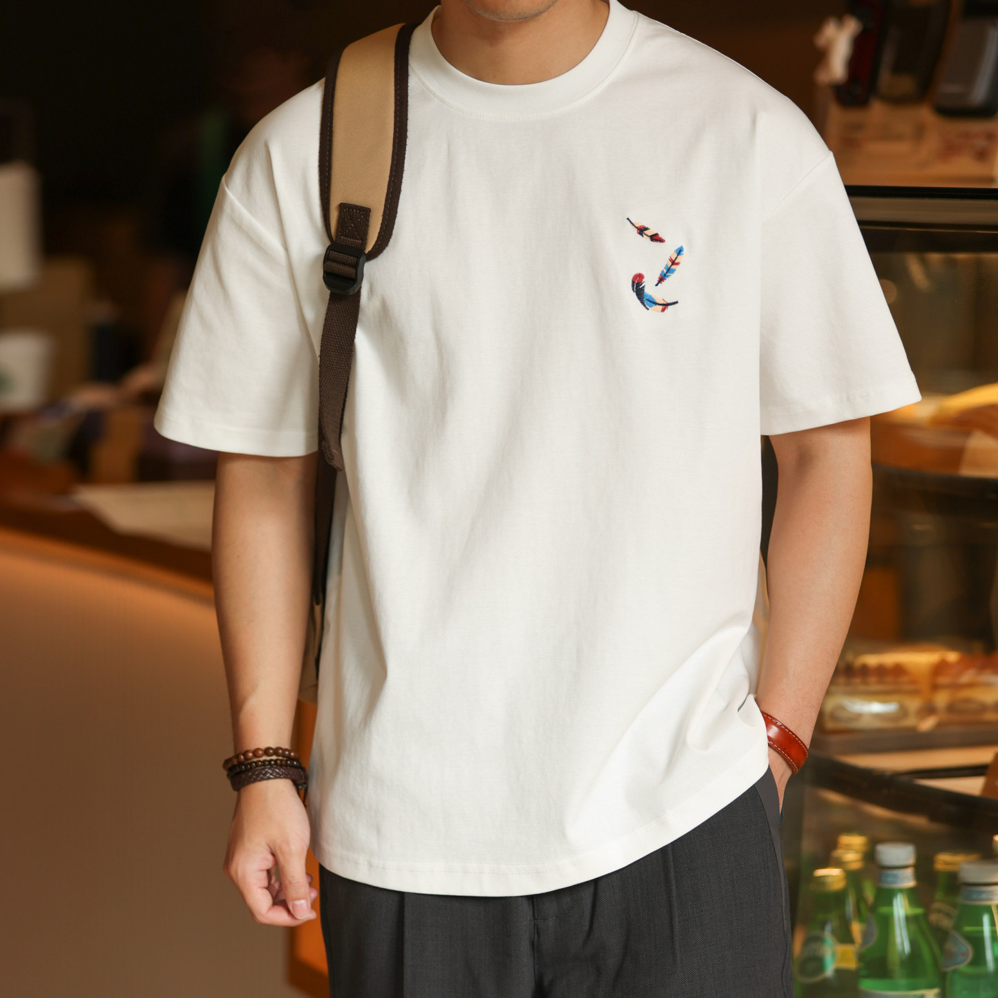 安可拉紅220g羽毛刺繡短袖T恤男美式休閒簡約圓領打底衫