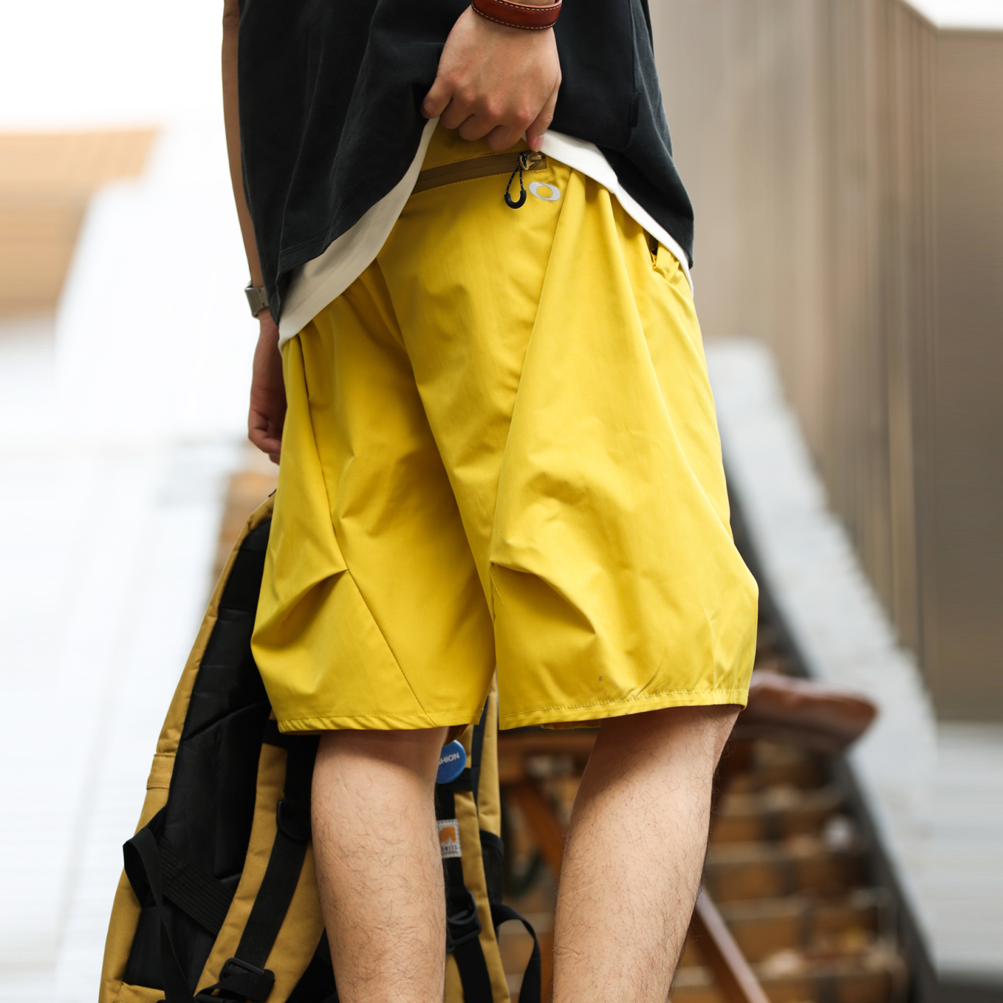 美式休閒明黃色多巴胺短褲男防水黑科技尼龍運動五分褲