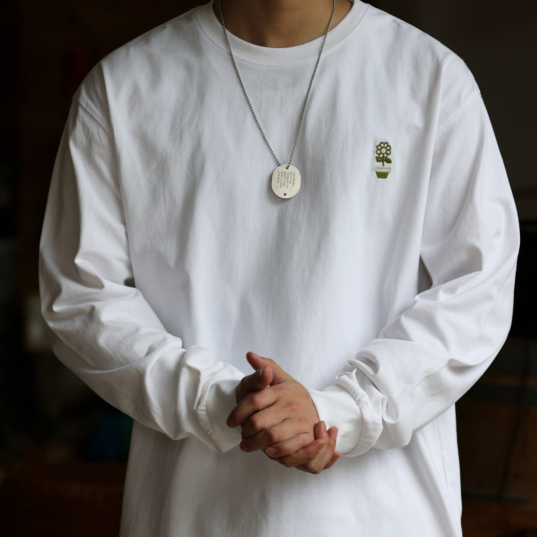 簡約小花刺繡設計長袖打底衫男寬鬆休閒260g圓領白色T恤