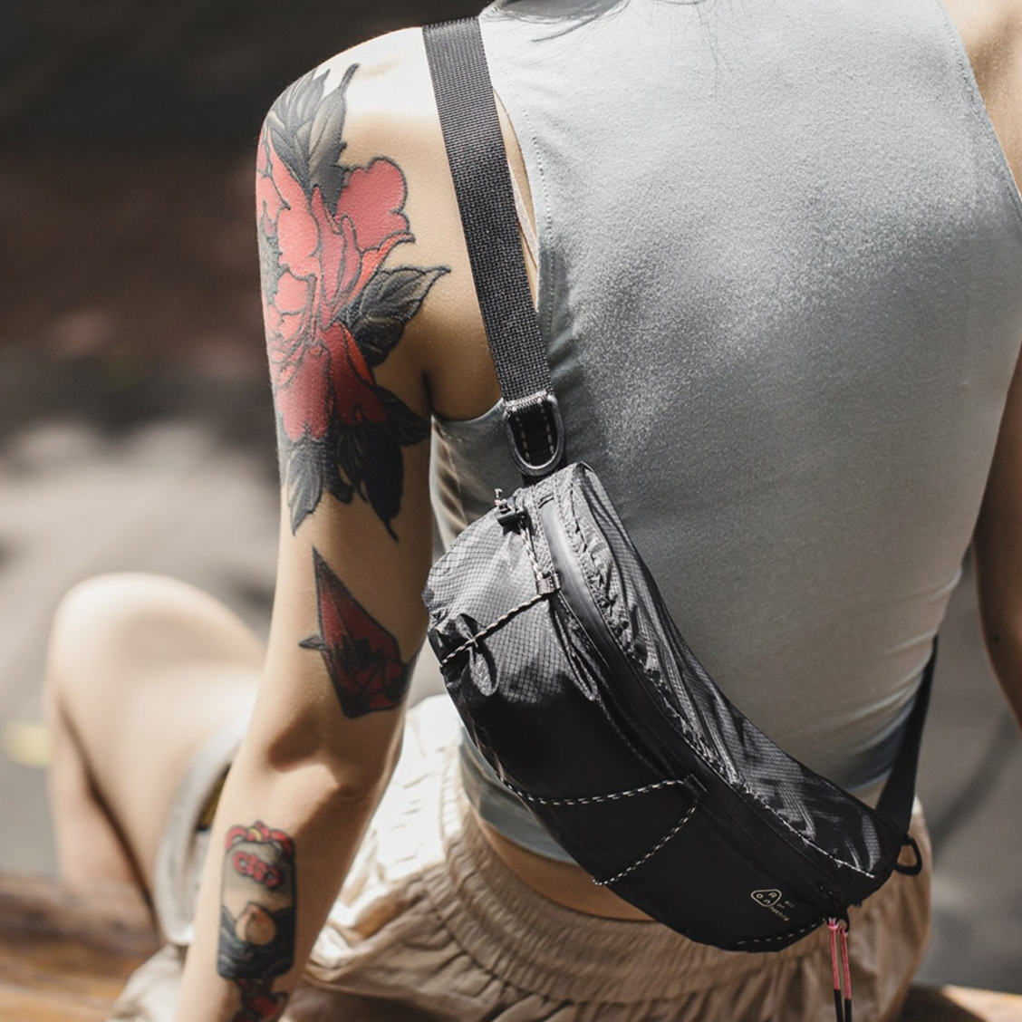 女士山系機能斜挎包戶外手機腰包機車黑色胸包騎行手拿包