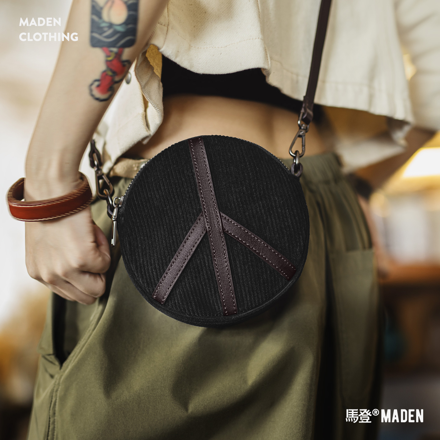 黑色燈芯絨斜挎小型圓包超輕便迷你精緻復古隨身單肩包包女士