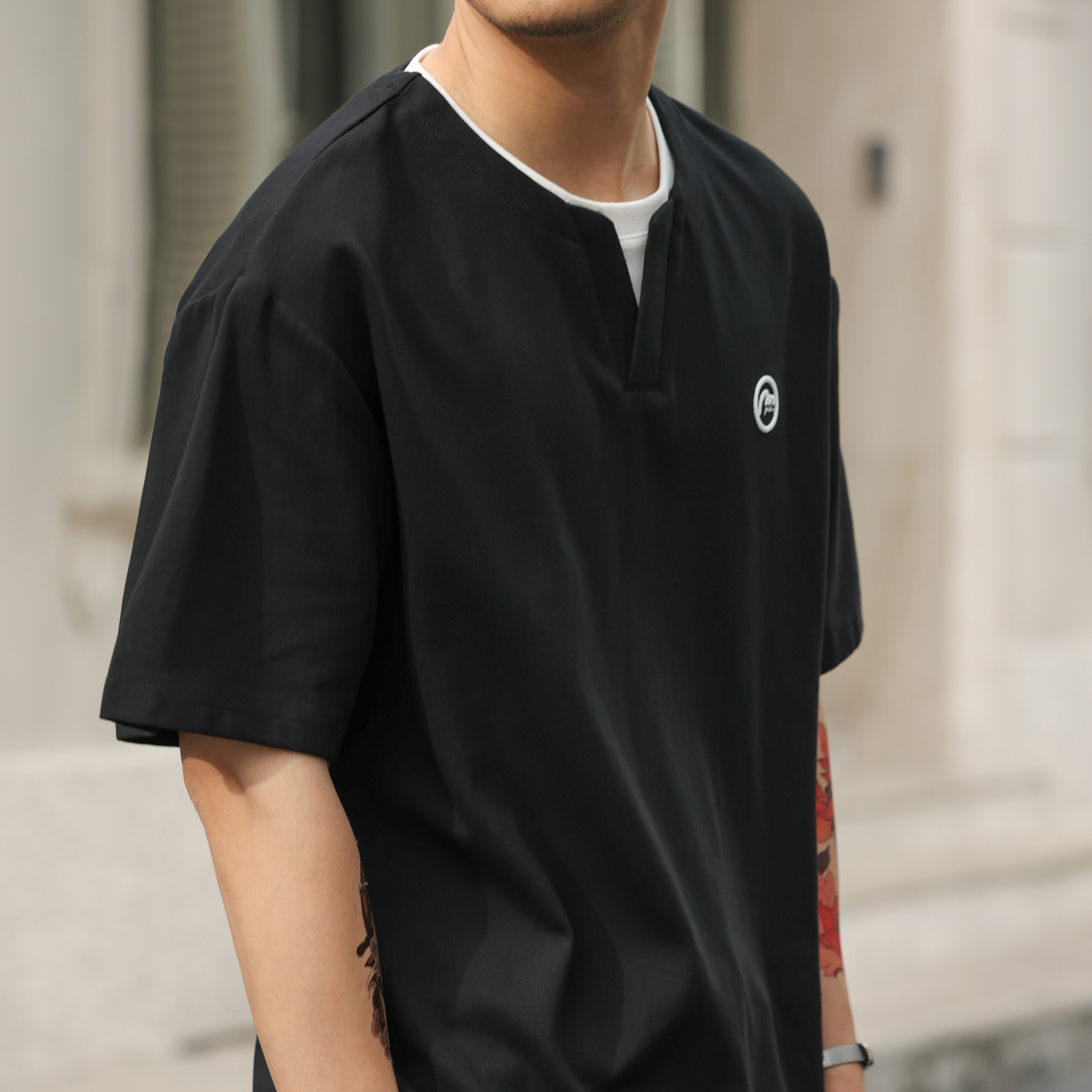 美式假兩件V型領設計短袖T恤男220g涼感休閒刺繡打底衫