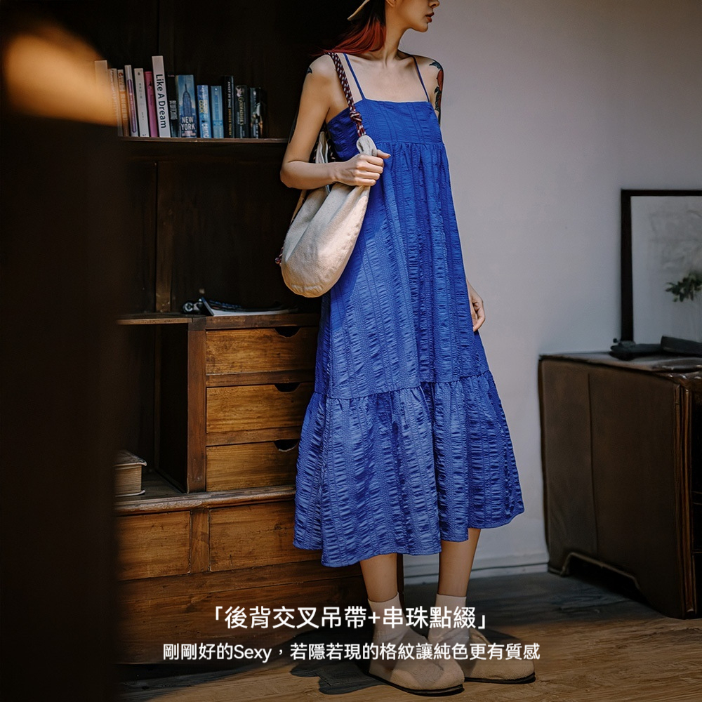 解構感褶皺泡泡紗吊帶連衣裙克萊因藍冷淡系大擺A字裙子夏女