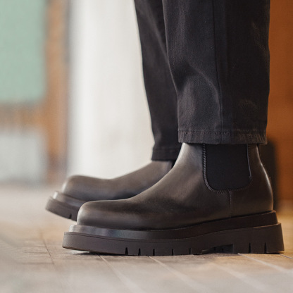切爾西靴德比鞋男秋冬一脚蹬厚底增高休閒黑色真皮短靴馬丁靴-Retro's Wear